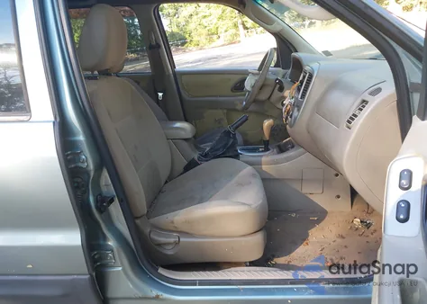 2005 Ford Escape Xlt z USA, uszkodzony, nr VIN 1FMYU03115KD87970